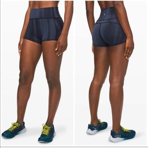LULULEMON HIGH RISE IN MOVEMENT SHORT SIZE 4